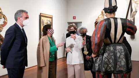 El delegado del Gobierno, Javier Izquierdo, la vicepresidenta primera del Gobierno, Carmen Calvo y la directora del Museo Nacional de Escultura de Valladolid, Mar&iacute;a Bola&ntilde;os realizan un recorrido por las instalaciones del Museo Nacional de Escultura.