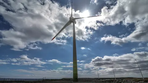 Archivo - Un molino e&oacute;lico 