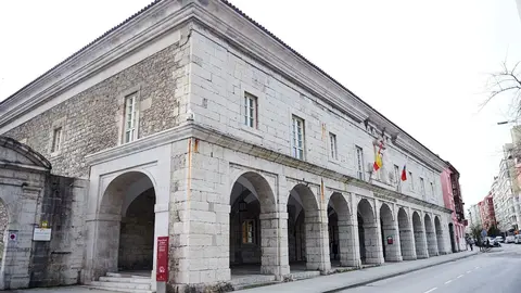 Archivo - Exterior del Parlamento de Cantabria 