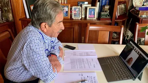 El presidente de Cantabria, Miguel &Aacute;ngel Revilla, mantiene una reuni&oacute;n telem&aacute;tica con representantes de la Asociaci&oacute;n C&aacute;ntabra de la Imagen Personal y COERCAN