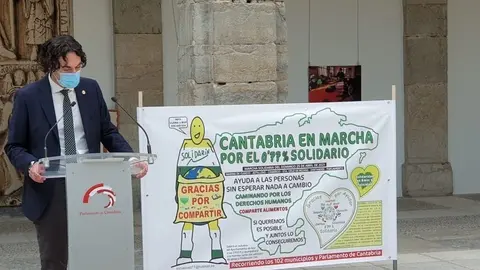 El alcalde de Astillero, Javier Fern&aacute;ndez Sober&oacute;n, en su intervenci&oacute;n durante el acto