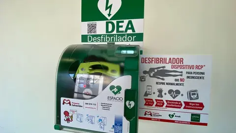 Archivo - Desfibrilador