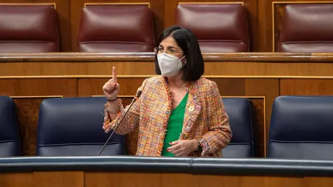 La ministra de Sanidad, Carolina Darias, interviene durante una sesi&oacute;n plenaria en el Congreso de los Diputados, Madrid, (Espa&ntilde;a), a 24 de marzo de 2021. Este pleno, marcado por la campa&ntilde;a electoral de Madrid del pr&oacute;ximo 4 de mayo, supone la &uacute;ltima sesi&oacute;n