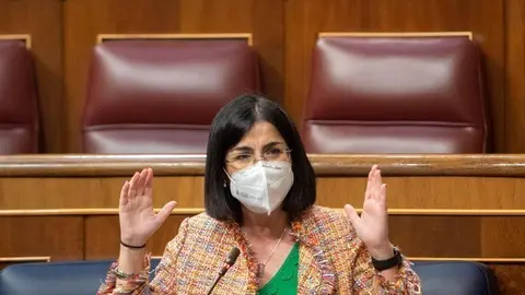 La ministra de Sanidad, Carolina Darias, interviene durante una sesi&oacute;n plenaria en el Congreso de los Diputados, Madrid, (Espa&ntilde;a), a 24 de marzo de 2021. Este pleno, marcado por la campa&ntilde;a electoral de Madrid del pr&oacute;ximo 4 de mayo, supone la &uacute;ltima sesi&oacute;n