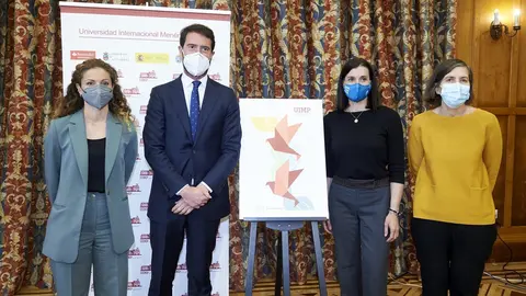 La recora de la UIMP, Maria Luz Moran, el subsecretario del Ministerio de Universidades, Luis Cerd&aacute;n, la delagada del Gobierno,  Ainoa Qui&ntilde;ones, y la alcaldesa de Santander, Gema Igual, en la presentaci&oacute;n de los &lsquo;Cursos de verano 2021&rsquo;