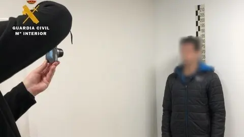 La Guardia Civil practica 35 detenciones en siete provincias por abusar sexualmente de menores a trav&eacute;s de una web de citas