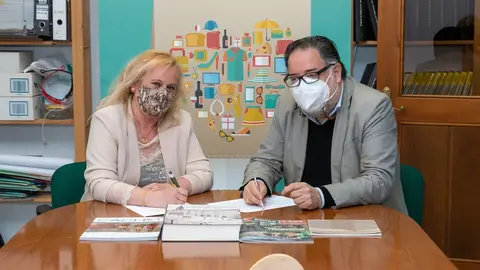 Firma del convenio de colaboraci&oacute;n entre APEMECAC y Coraz&oacute;n Sin Fronteras