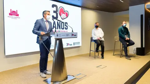 El vicepresidente y consejero de Universidades, Igualdad, Cultura y Deporte, Pablo Zuloaga, presenta, en rueda de prensa, las mejoras y actividades conmemorativas del 30 aniversario del Palacio de Festivales de Cantabria.