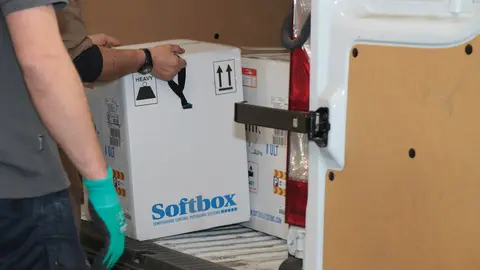 Recepci&oacute;n de un nuevo env&iacute;o de vacunas de Pfizer/BioNTech contra el Covid-19