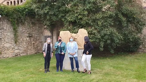 El Ayuntamiento de Santillana del Mar entrega los premios del concurso de microrrelatos en el Museo Jes&uacute;s Otero