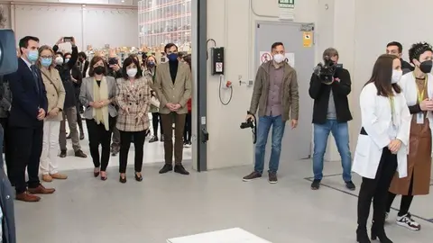 Recepci&oacute;n de un nuevo env&iacute;o de vacunas de Pfizer/BioNTech contra el Covid-19 en el laboratorio farmac&eacute;utico Riofarco