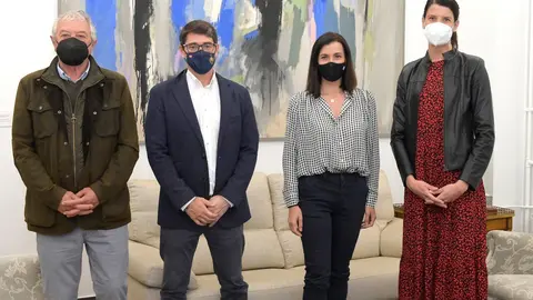 La alcaldesa de Santander, Gema Igual; y la exatleta Ruth Beitia; junto con Ram&oacute;n Torralbo y Felipe P&eacute;rez Manso