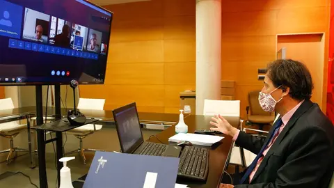 El consejero de Obras P&uacute;blicas y Ordenaci&oacute;n del Territorio y Urbanismo, Jos&eacute; Luis Gochicoa, en la reuni&oacute;n de COTU, donde se ha presentado el avance del PROT