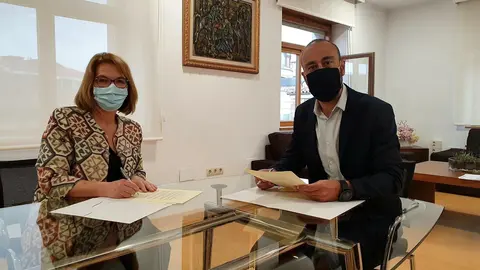Firma del convenio de colaboraci&oacute;n entre el Ayuntamiento de Torrelavega y Amica