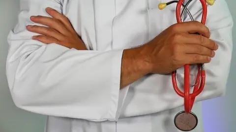 Archivo - M&eacute;dico