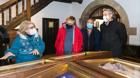 12:30 horas. Tudanca. El vicepresidente y consejero de Universidades, Igualdad, Cultura y Deporte, Pablo Zuloaga, visita las instalaciones de la Casona de Tudanca. 28 de abril de 2021 &copy; Ra&uacute;l Lucio