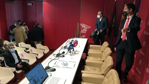 11:00 horas. C&aacute;mara de Comercio de Torrelavega
El consejero de Industria, Turismo, Innovaci&oacute;n, Transporte y Comercio, Javier L&oacute;pez Marcano, asiste a la presentaci&oacute;n de la plataforma digital de comercio.
30 abr 21