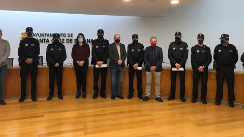Acto de toma de posesi&oacute;n de los cuatros nuevos agentes de Polic&iacute;a Local de Santa Cruz de Bezana