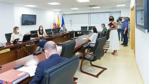 10:00 horas. Sala de usos m&uacute;ltiples. Gobierno de Cantabria. La consejera de Presidencia, Interior, Justicia y Acci&oacute;n Exterior, Paula Fern&aacute;ndez, preside la constituci&oacute;n del grupo de trabajo para la redacci&oacute;n de la nueva Ley del Juego de Cantabria. 7 de agosto de 2020 &copy;Ra&uacute;l Lucio