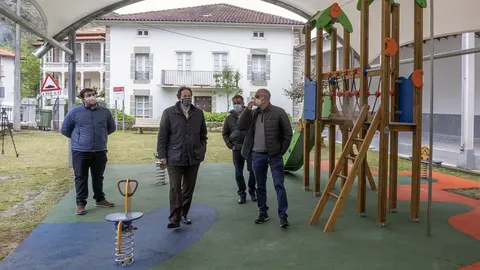 El Consejero De Obras P&uacute;blicas, Ordenaci&oacute;n Del Territorio Y Urbanismo, Jos&eacute; Luis Gochicoa, Inaugura Un Parque Infantil En Arredondo