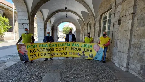 Asociaci&oacute;n de Maltratados por la Administraci&oacute;n se concentra en el Parlamento