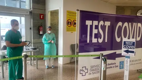 Archivo - Cribado en el aeropuerto de Alvedro.