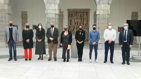 Acto con motivo del D&iacute;a Internacional contra el Acoso Escolar celebrado en el patio del Parlamento de Cantabria