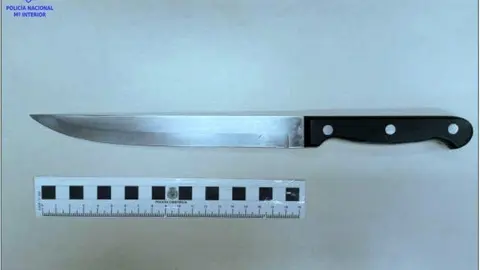 Cuchillo intervenido al presunto autor del robo en el local de hosteler&iacute;a