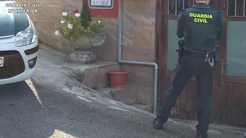 Inspecci&oacute;n del establecimiento de Guriezo donde se cometi&oacute; el robo