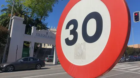 Se&ntilde;al de tr&aacute;fico de 30 kil&oacute;metros por hora