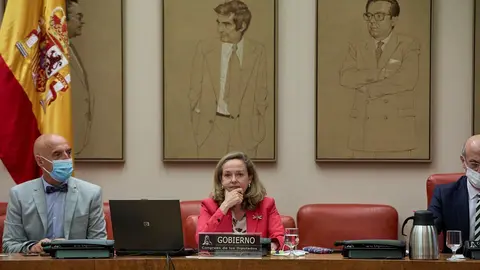 La vicepresidenta segunda del Gobierno y ministra de Asuntos Econ&oacute;micos y Transformaci&oacute;n Digital, Nadia Calvi&ntilde;o, comparece en comisi&oacute;n de su departamento, en el Congreso de los Diputados, a 6 de mayo de 2021, en Madrid (Espa&ntilde;a). 