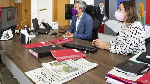 El vicepresidentey consejero de Universidades, Igualdad, Cultura y Deporte,&nbsp;Pablo Zuloaga,&nbsp;acompa&ntilde;ado de la&nbsp;consejera de Econom&iacute;a y Hacienda,&nbsp;Mar&iacute;a S&aacute;nchez,&nbsp;firma&nbsp;un convenio con la Direcci&oacute;n General del Catastro.