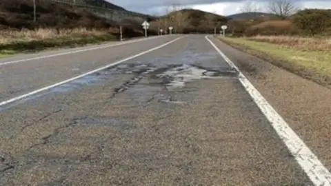 Da&ntilde;os en la N-611 por los temporales de nieve.