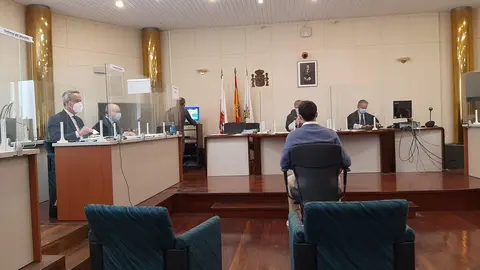 Acusado de atropellar y no auxiliar a otro joven, en el juicio contra &eacute;l. El accidente tuvo lugar en verano de 2016 en la Avenida de los Infantes y la v&iacute;ctima est&aacute; en coma