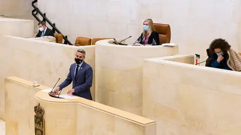 Archivo - El vicdepresidente regional, Pablo Zuloaga, en el Parlamento