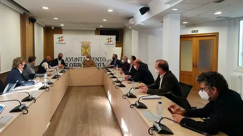 Reuni&oacute;n del consejero de Transporte y los alcaldes del Besaya sobre la comarcalizaci&oacute;n