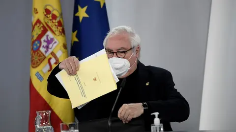El ministro de Universidades, Manuel Castells, en la rueda de prensa de este mi&eacute;rcoles en el Palacio de la Moncloa