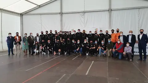 La Corporaci&oacute;n de Torrelavega recibe al Bathco BM tras su ascenso a la Liga ASOBAL