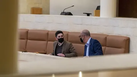 Archivo - Diputados de Cs Diego Mara&ntilde;&oacute;n y F&eacute;lix &Aacute;lvarez en el Parlamento