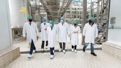 El presidente de Cantabria, Miguel &Aacute;ngel Revilla, y el consejero de Desarrollo Rural, Ganader&iacute;a, Pesca, Alimentaci&oacute;n y Medio Ambiente, Guillermo Blanco, realizan una visita a la f&aacute;brica de Andros en La Serna de Igu&ntilde;a