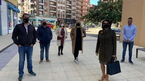 La directora general de Comercio, Eva Bartolom&eacute;, visita Torrelavega