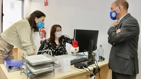 La alcaldesa de Santander, Gema Igual, visita la empresa Servisar