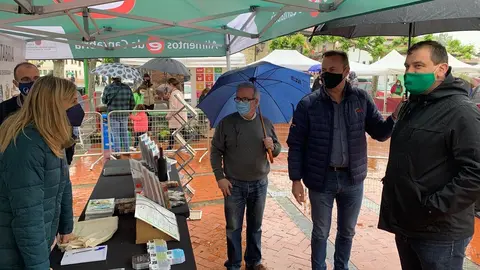 Guillermo Blanco visita el Mercado Natural de la Villa de Escalante