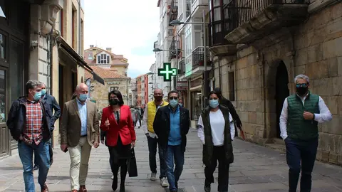 Visita de la directora general de Comercio, Eva Bartolom&eacute;, a Reinosa para conocer las necesidades del sector