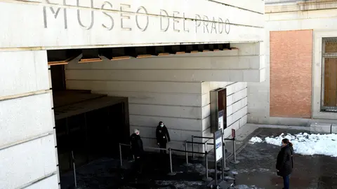 Archivo - Entrada del Museo Nacional del Prado
