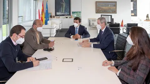 El Consejero De Industria, Turismo, Innovaci&oacute;n, Transporte Y Comercio, Javier L&oacute;pez Marcano, Recibe A Representantes De La Empresa EDP.