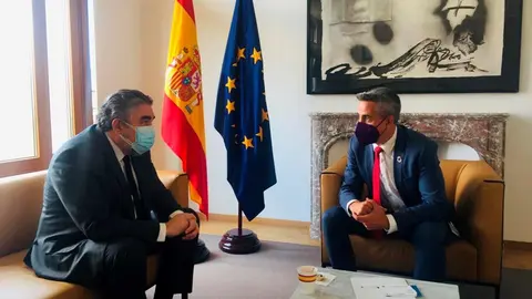 El ministro de Cultura, Jos&eacute; Manuel Rodr&iacute;guez Uribes, se re&uacute;ne con el vicepresidente c&aacute;ntabro, Pablo Zuloaga