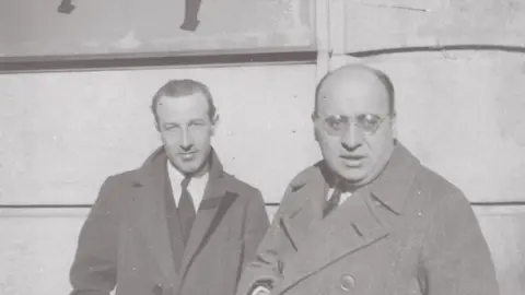 Gerardo Diego y Jos&eacute; Mar&iacute;a de Coss&iacute;o.