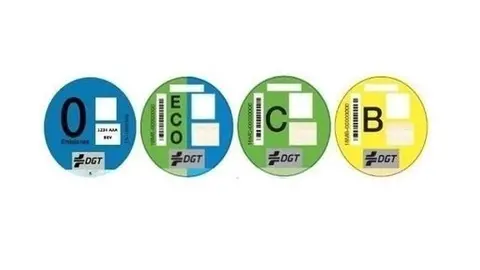 Archivo - Distintivos ambientales de la DGT