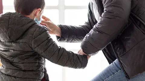 Archivo - Madre e hijo